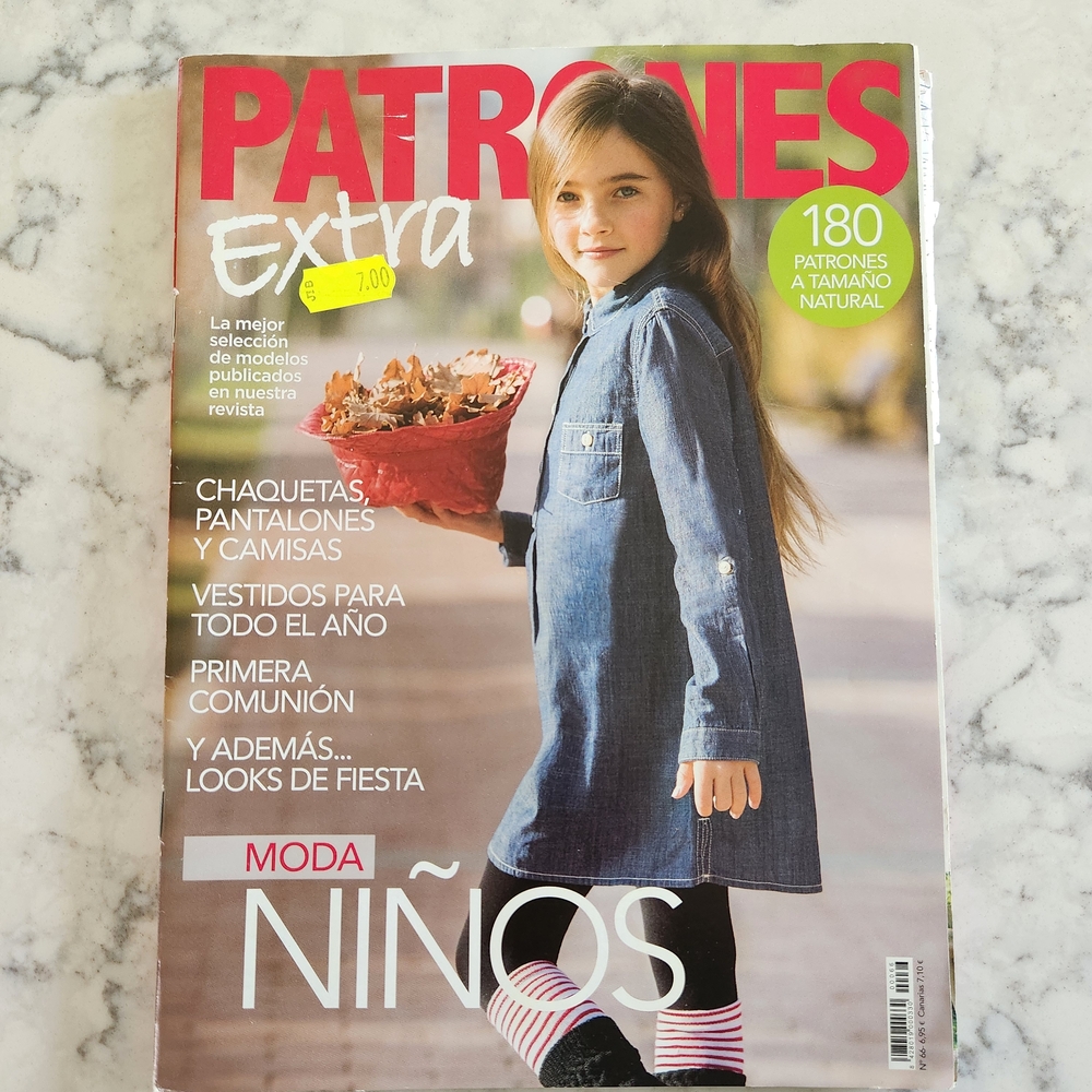 Patrones Extra Magazine - Moda Niños Edition #66 February 2019‎ with Patterns